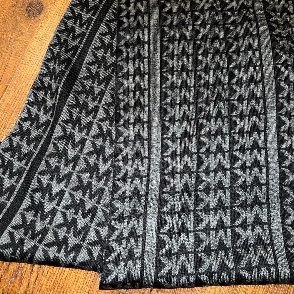 Michael Kors Black and Gray Classic Pattern Logo Acrylic Blend Scarf One Size - Picture 3 of 6
